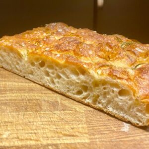 Focaccia amb romaní, oli i flor de sal
